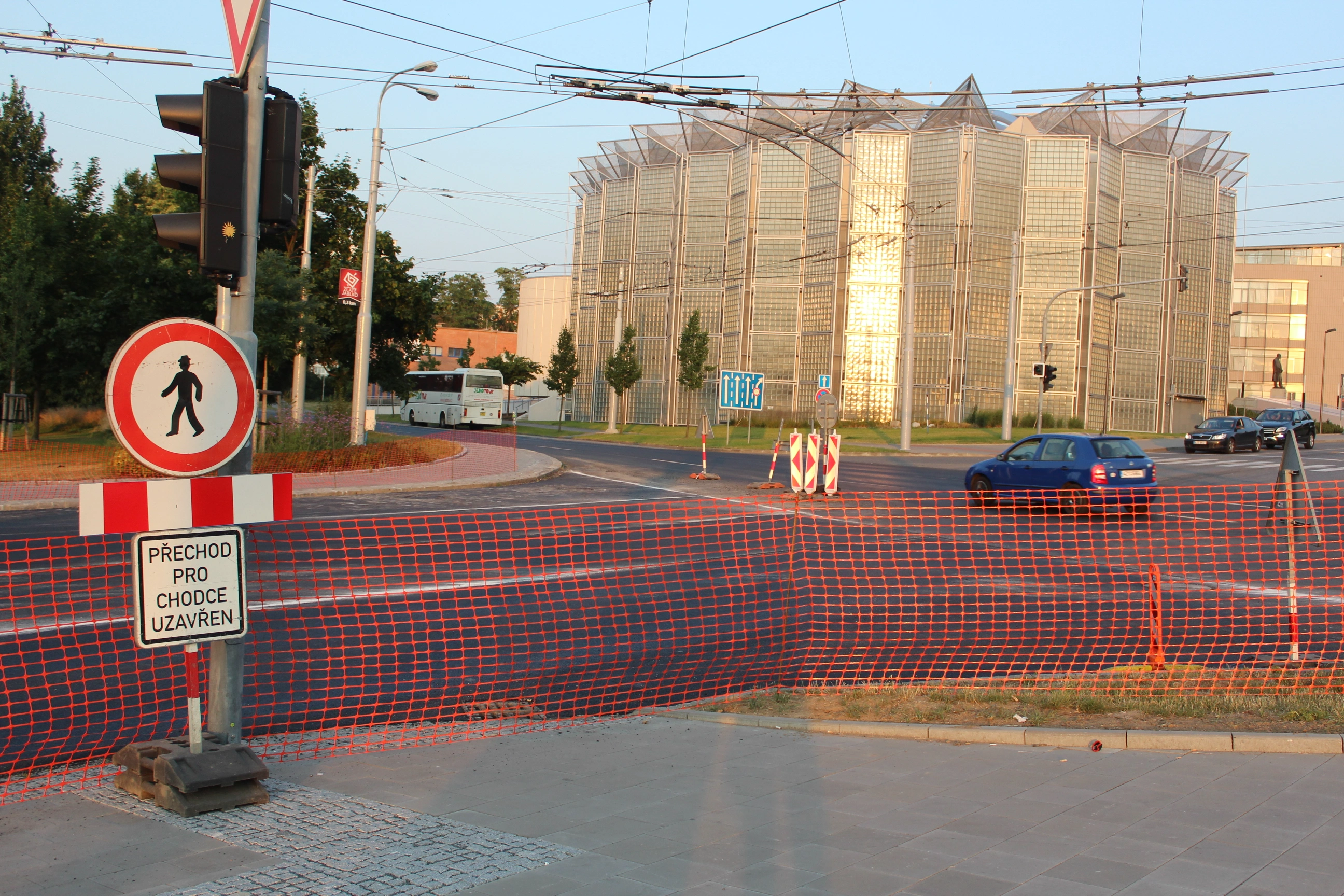 Plastová oranžová sieť Baunet na zabránenie vstupu chodcov