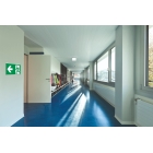 Bezpečnostné Únikové značenie, úniková cesta vpravo – luminiscenčný hliníkový kompozit, 100×100 mm