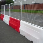 Cestné plastové zvodidlo Nova Baufence – MDPE, biela, 800×520×2000 mm