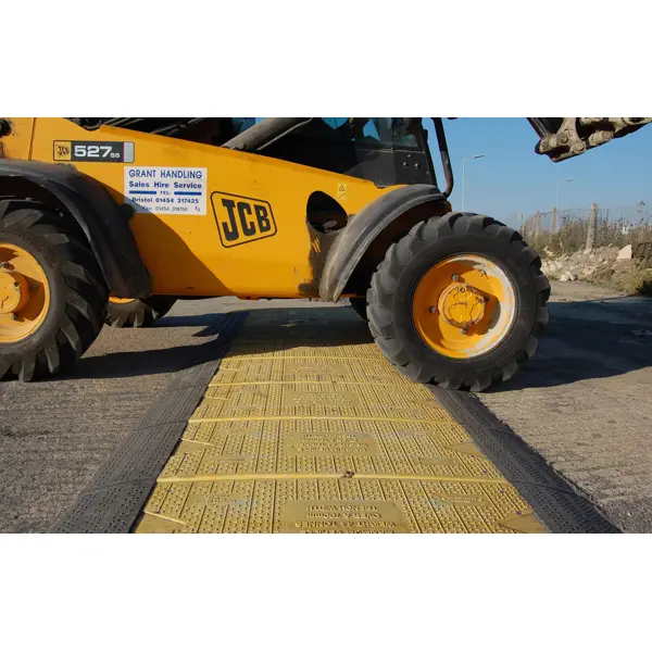 Cestné prejazdové dosky 15/5 pre šírku výkopu do 700 mm, koncový diel – SMC, nosnosť 44 t, 1500×500 mm