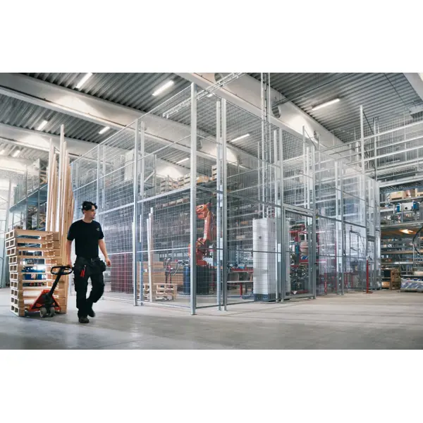 Drôtene oceľové priečky Modul Vario o dĺžke 15 m a viac – pletivo 100×20 mm, drát pr. 2,5 mm, stojka 60×60×2350 mm, pozink, v. 2350 mm