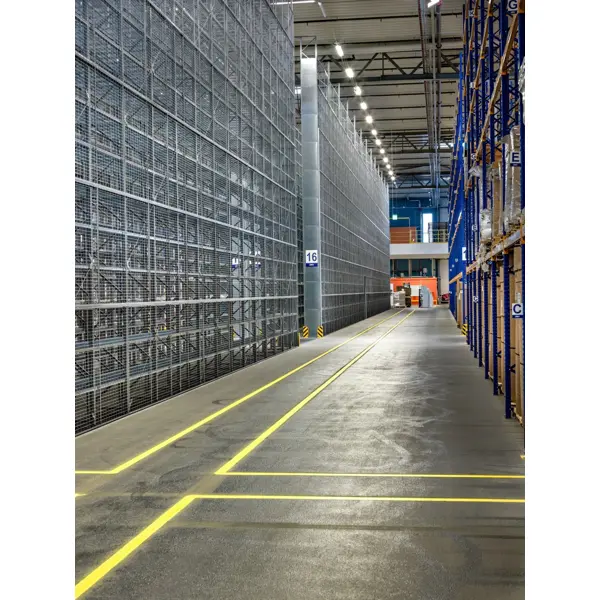 Drôtene oceľové priečky Modul Vario o dĺžke 15 m a viac – pletivo 100×20 mm, drát pr. 2,5 mm, stojka 60×60×2350 mm, pozink, v. 2350 mm