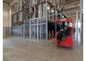 Drôtené oceľové priečky Modul Vario s dĺžkou 20 m a viac – pletivo 100×20 mm, drôt pr. 2,5 mm, stojka 60×60×2350 mm, pozink, v. 2350 mm