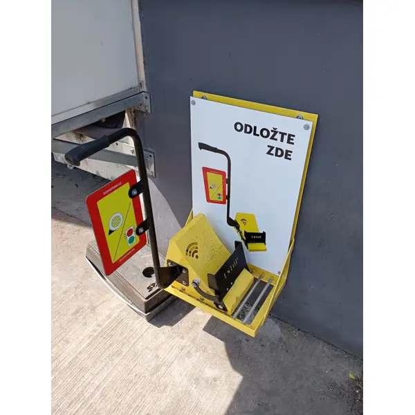 iStop – zakladací klin pod kolesá so signalizáciou
