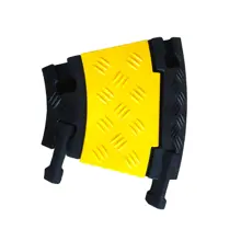 Káblový prejazd, most 1 t, rohový diel 30° – 250×50 mm, žlto-čierna