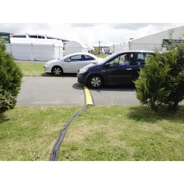 Káblový prejazd, most 20 t, rohový diel 30° – 170×500×45 mm, žlto-čierna