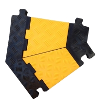Káblový prejazd, most 20 t, rohový diel 30° – 170×500×45 mm, žlto-čierna