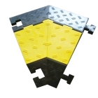 Káblový prejazd, most 20 t, rohový diel 30° –  600×500×70 mm, žlto-čierna