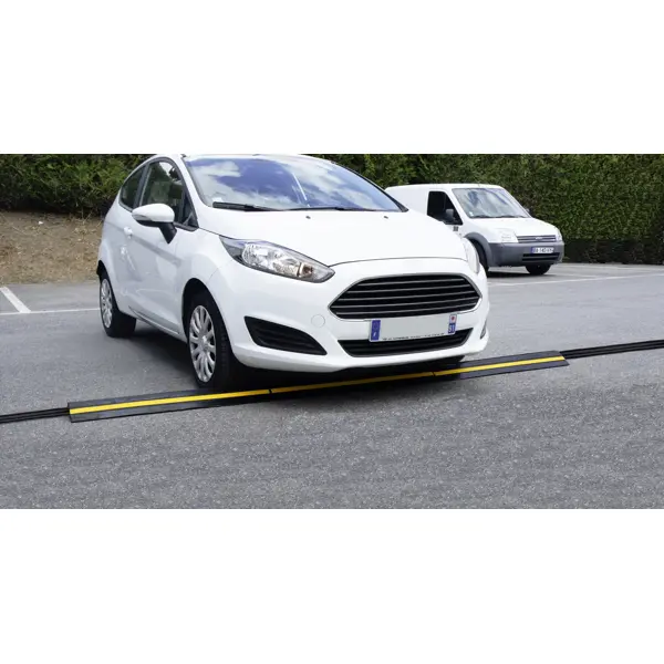 Káblový prejazd, most 5 km/h, 40 t – 1000×240×70 mm, žlto-čierna