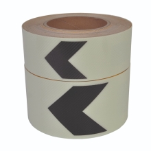 Luminiscenčná podlahová a nástenná páska, indikátor smeru – PVC, čierna, 50 mm × 10 m