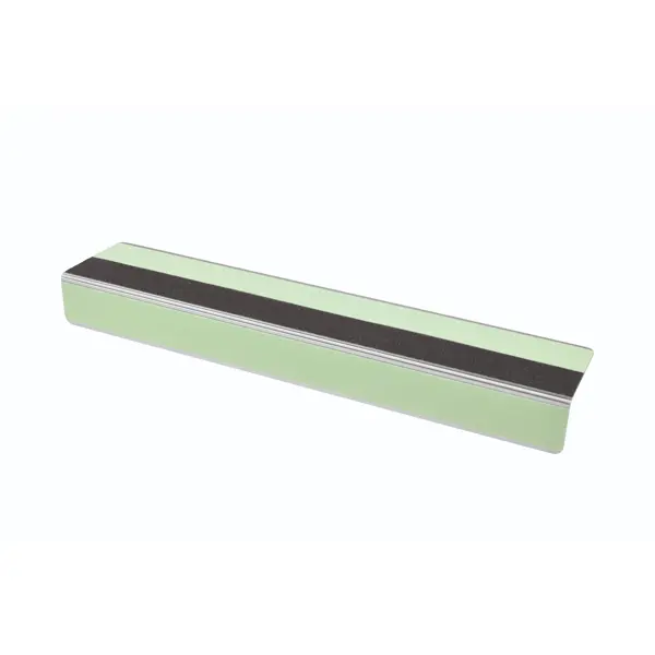 Luminiscenčný protišmykový profil na schodové hrany WT-5409–minerálny granulát v syntetickej živici, čierna-luminiscenčná, 600×31×56 mm