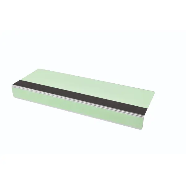 Luminiscenčný protišmykový profil na schodové hrany WT-5409 – minerálny granulát v syntetickej živici, luminiscenčná čierna, 600×31×106 mm