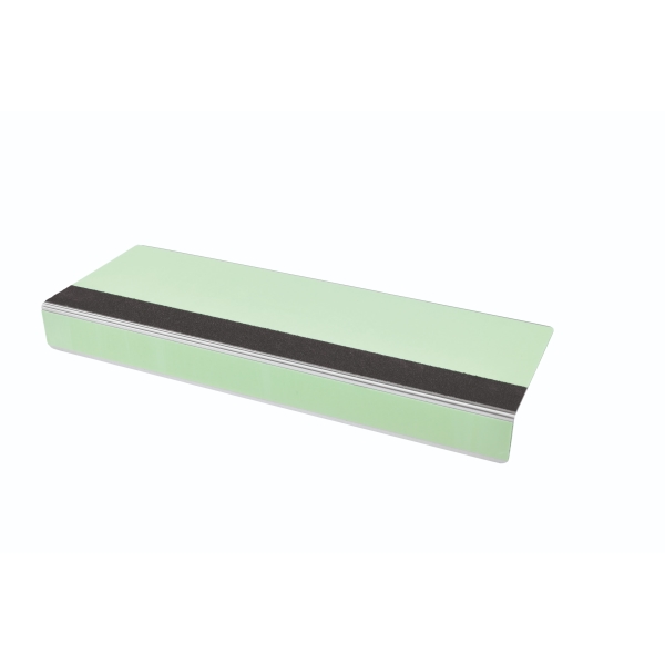 Luminiscenčný protišmykový profil na schodové hrany WT-5409 – minerálny granulát v syntetickej živici, luminiscenčná čierna, 800×31×106 mm