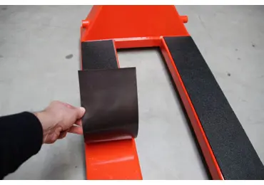 Magnetická protiskluzová guma na vidlice VZV