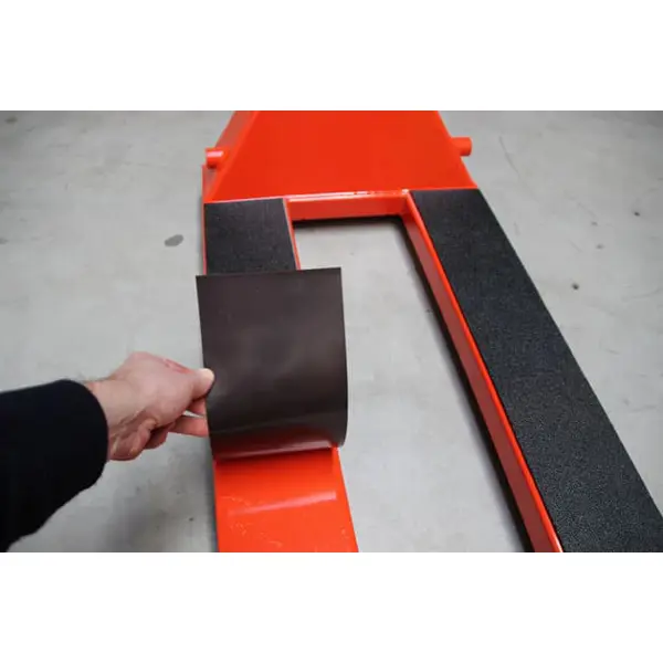 Magnetický protišmykový kryt na vidlice – čierna, 1000×80×4 mm, pár