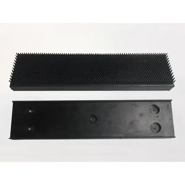 Mobilný magnetický nárazník pre manipulačnú techniku s gumovými štetinami – 540×120×50 mm