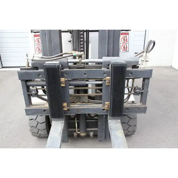 Mobilný magnetický nárazník pre manipulačnú techniku s gumovými štetinami – 540×120×50 mm