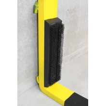 Mobilný magnetický nárazník pre manipulačnú techniku s gumovými štetinami – 540×120×50 mm