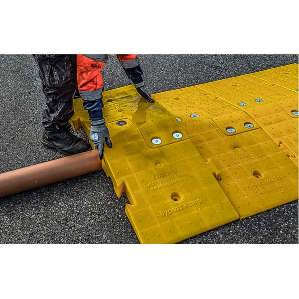 Modulárny káblový prejazd, most – nosnosť 44 t, 1270×457×120 mm, žltá