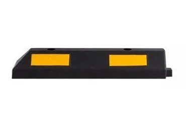Modulárny parkovací doraz pre automobily s reflexnými pruhmi, koncový diel – 610×145×120 mm, čierno-žltá