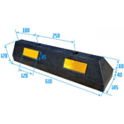 Modulárny parkovací doraz pre automobily s reflexnými pruhmi, koncový diel – 610×145×120 mm, čierno-žltá