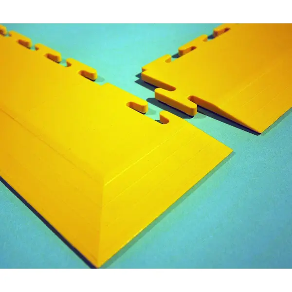 Nábehová lišta pre podlahové dlaždice Ecotile PVC – rohová, tmavo sivá, 580×80×7 mm