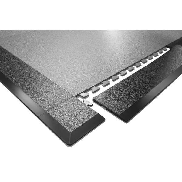 Nábehová lišta–roh StandardRecycled z recyklovaného PVC – 100×100×3–6 mm, zdrsnený povrch, čierna