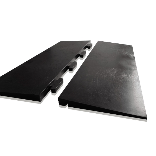 Nábehová lišta StandardRecycled z recyklovaného PVC – 445×150×3-15 mm, hladký povrch, čierna