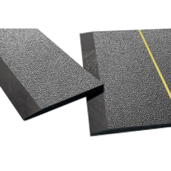 Nábehová lišta StandardRecycled z recyklovaného PVC – 500×100×3-6 mm, zdrsnený povrch, čierna