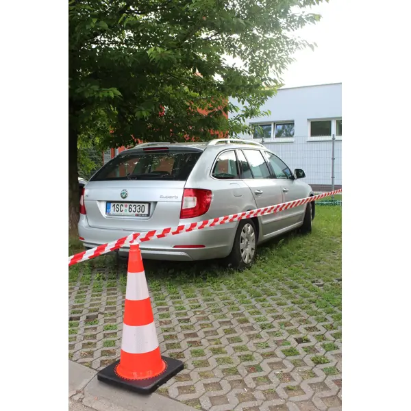 Nádstavec na dopravný kužeľ RotaCap Universal, otočný pre uchytenie plastovej reťaze a vytyčovacej pásky – biela, balenie 50 ks