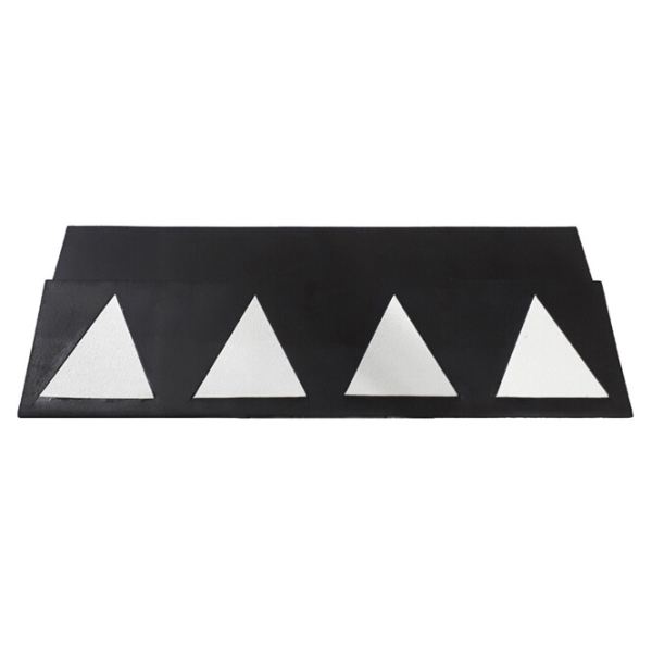 Nájazdová/nábežná hrana Silence pre oceľové prejazdové dosky cez výkopy – recyklovaná guma, čierna, 400×1000×42 mm
