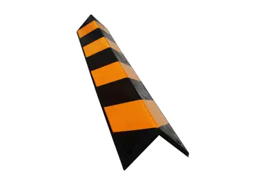 Ochrana rohov, gumový nárazník Rubber 800 – čierna, reflexnými prúžky, 800×100×8 mm