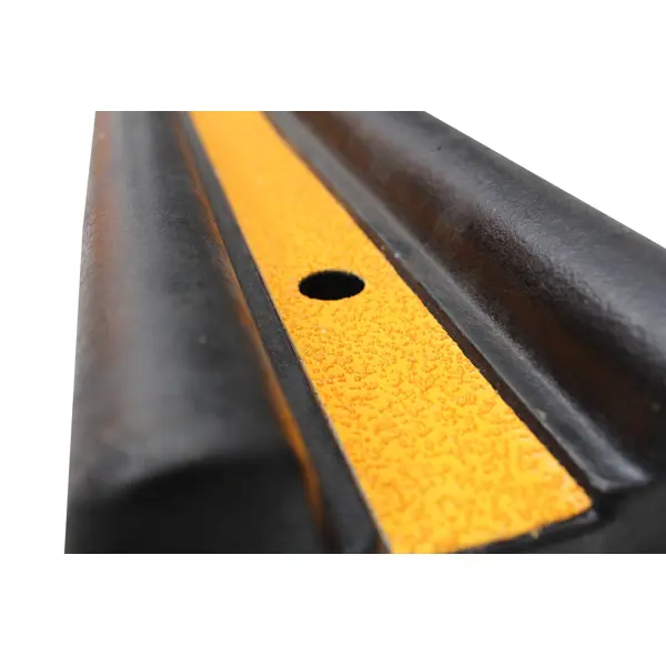 Ochrana stien a stlpov, gumový nárazník Rubber C – čierna, 100×100×900 mm