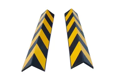 Ochranný rohový gumový profil s reflexnými pruhmi – 785×110×10 mm, čierno-žltý