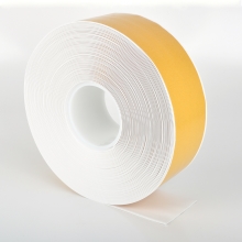 Odolná podlahová páska WT-500 so skosenou hranou – PVC, biela, 100 mm × 25 m