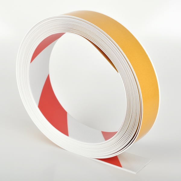 Odolná podlahová páska WT-500 so skosenou hranou – PVC, červeno-biela, 75 mm × 10 m