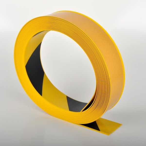 Odolná podlahová páska WT-500 so skosenou hranou – PVC, žlto-čierna, 100 mm × 10 m