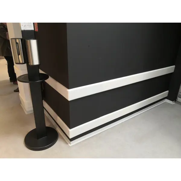 Okopová doska WallProtec Hygienic so skosenou hranou – plast, biela/mliečna, 2000×195 mm (2×/–)