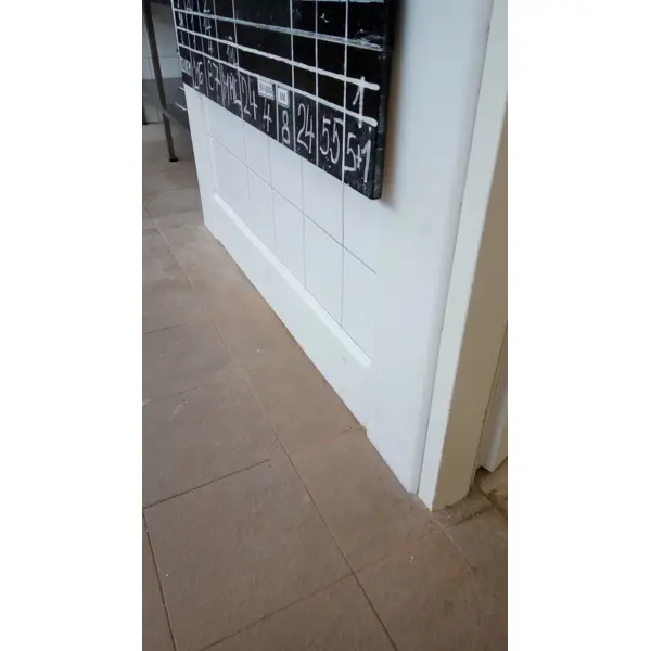 Okopová doska WallProtec Hygienic so skosenou hranou – plast, biela/mliečna, 2000×195 mm (2×/–)