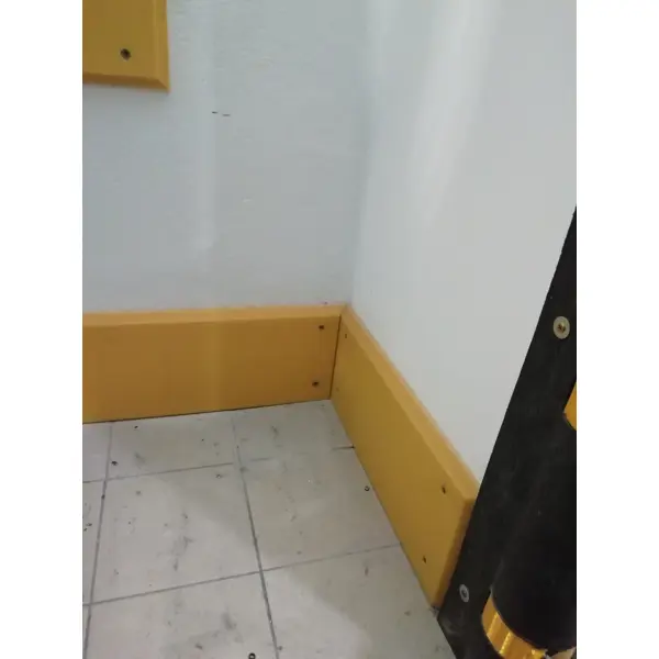 Okopová doska WallProtec Premium so skosenou hranou – plast, žltá, 2000×195 mm (2×/–)