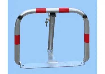 Parkovacia zábrana U60 – oceľ, strieborno-červená, 510×600 mm, sklopná, zámok FAB