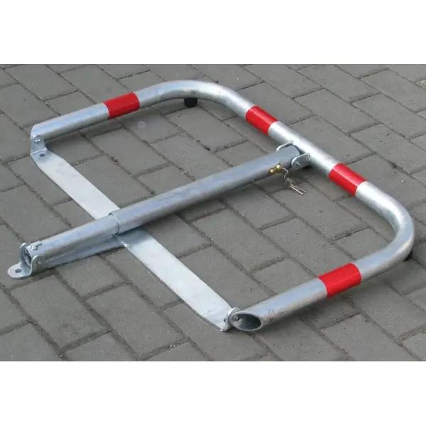 Parkovacia zábrana U80 – oceľ, bielo-červená, 510×800 mm, sklopná, zámok FAB