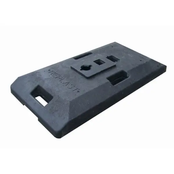 Pätka pre dopravné značenie – čierna, recykl. guma, 850×410×100 mm