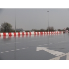 Plastové cestné zvodidlo 80 – PE, červená, 800×400×1160 mm