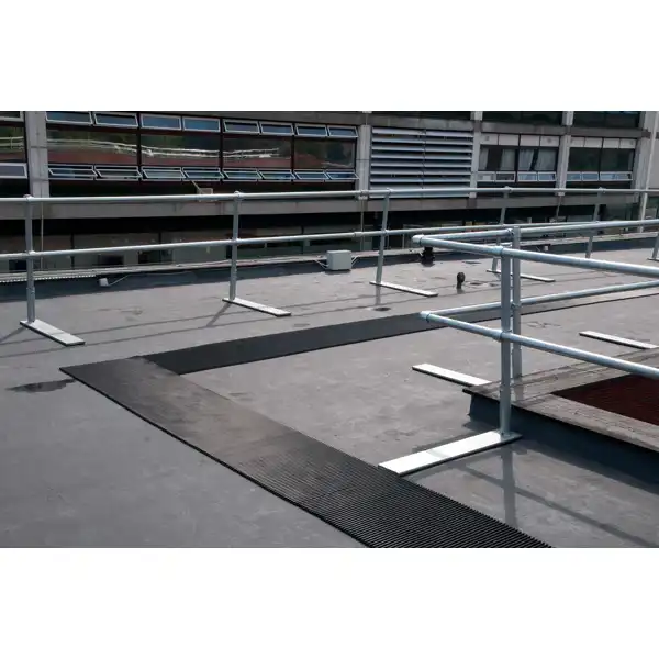 Pochozia rohož na ploché strechy Mats4Roof – PVC, 600×14 mm, rolka 10 m, čierna