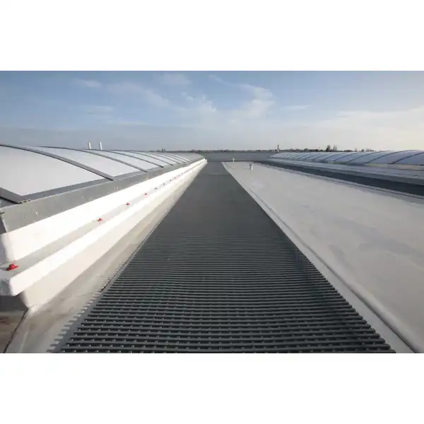 Pochozia rohož na ploché strechy Mats4Roof – PVC, 600×14 mm, rolka 10 m, čierna