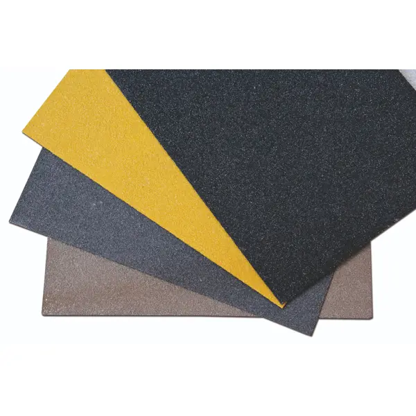Protišmyková sklolaminátová doska GRP Medium – stredné zaťaženie, 750×1000 mm, húbka 3,8 mm, čierna