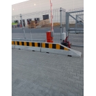 Reflexné lepidlo na súvislé betónové zábrany, pruhy – žlto-čierne, 240×1540 mm