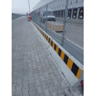 Reflexné lepidlo na súvislé betónové zábrany, pruhy – žlto-čierne, 240×1960 mm