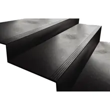 Schodové hrany, nášľapy StandardRecycled z recyklovaného PVC – 300×200×1080×6 mm, hladký povrch, antracit